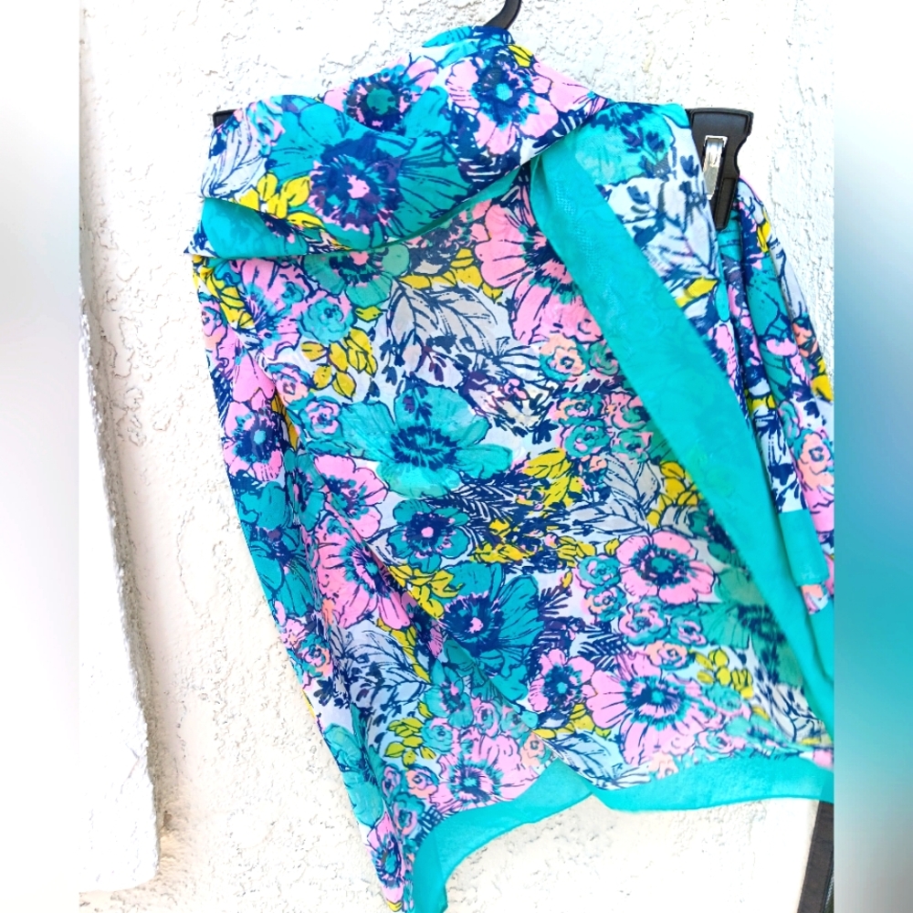 Large square floral scarf, poly, chiffon 43x43 inches, great condition.
